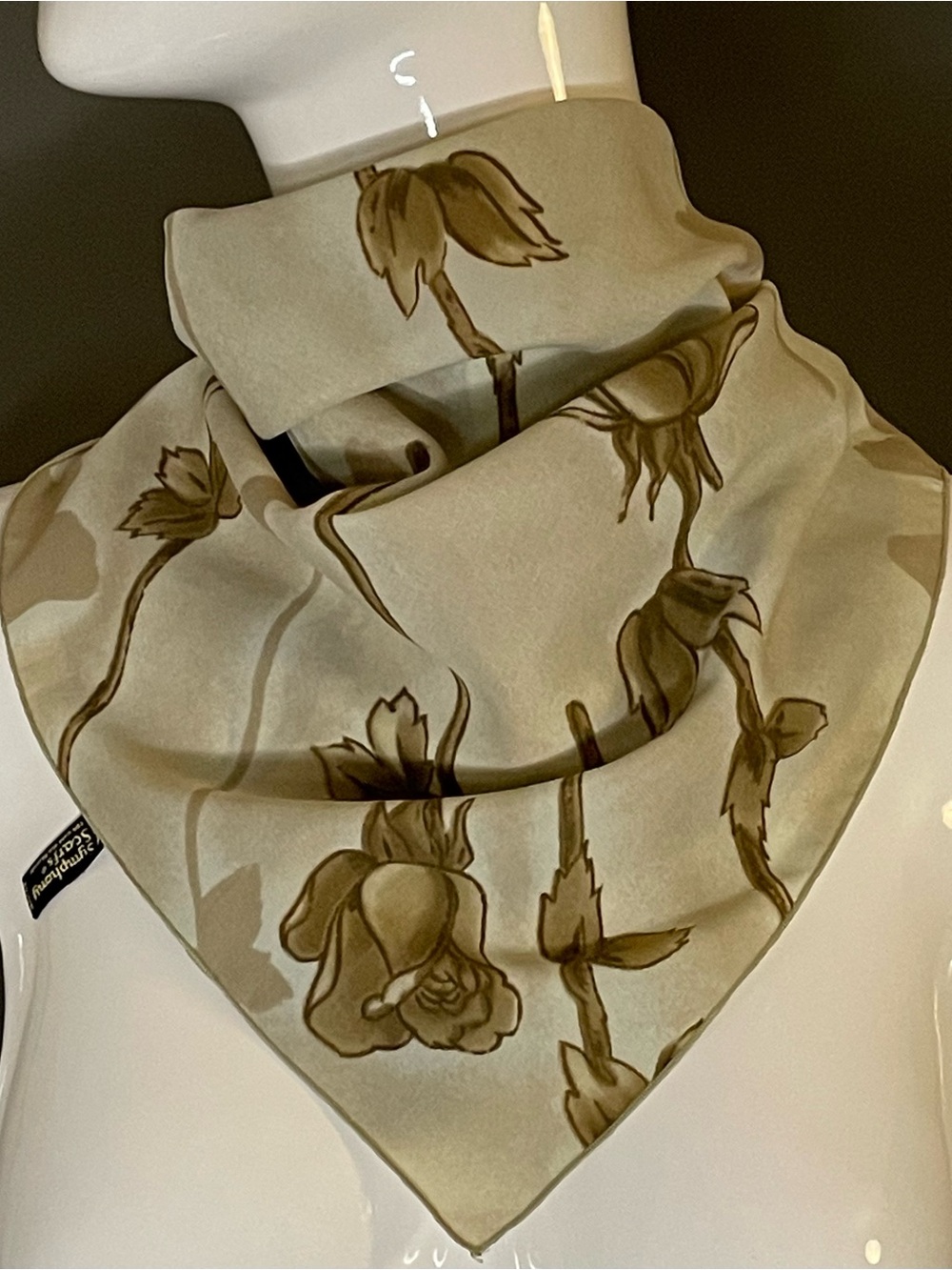 Vintage 70s Symphony Rosebud Scarf 19 In Sq Excellent Condition